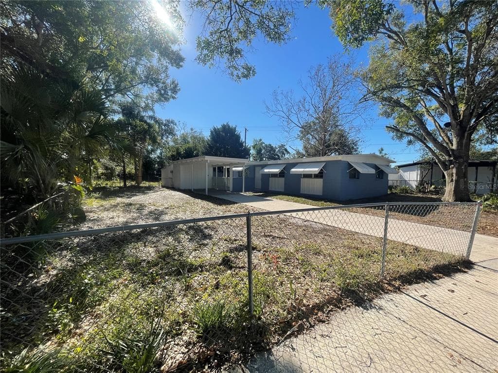 1316 LARSEN LANE TAMPA, FL 33619