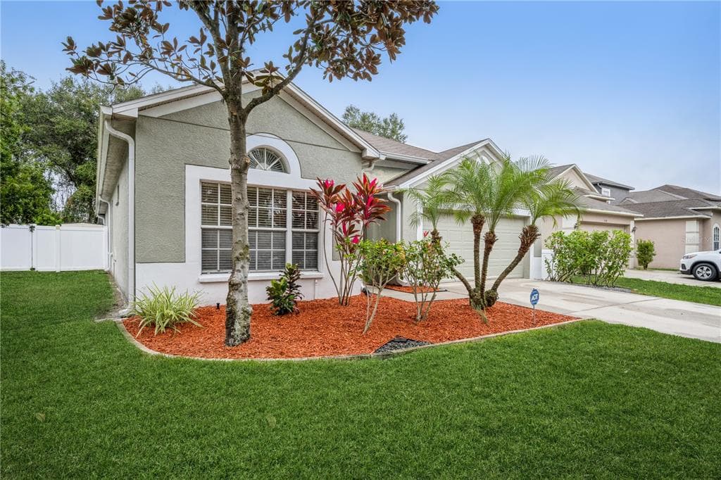 8534 CANTERBURY LAKE BOULEVARD TAMPA, FL 33619