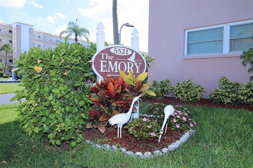 5521 80TH STREET N UNIT 410 ST PETERSBURG, FL 33709