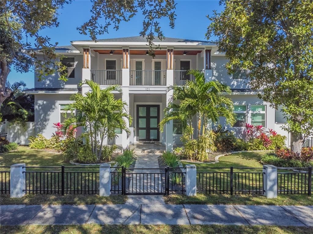 121 20TH AVENUE NE ST PETERSBURG, FL 33704