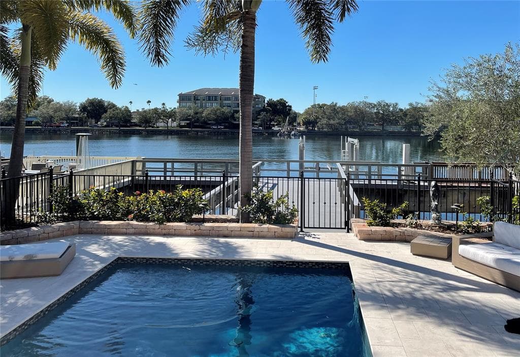 1143 ABBEYS WAY TAMPA, FL 33602