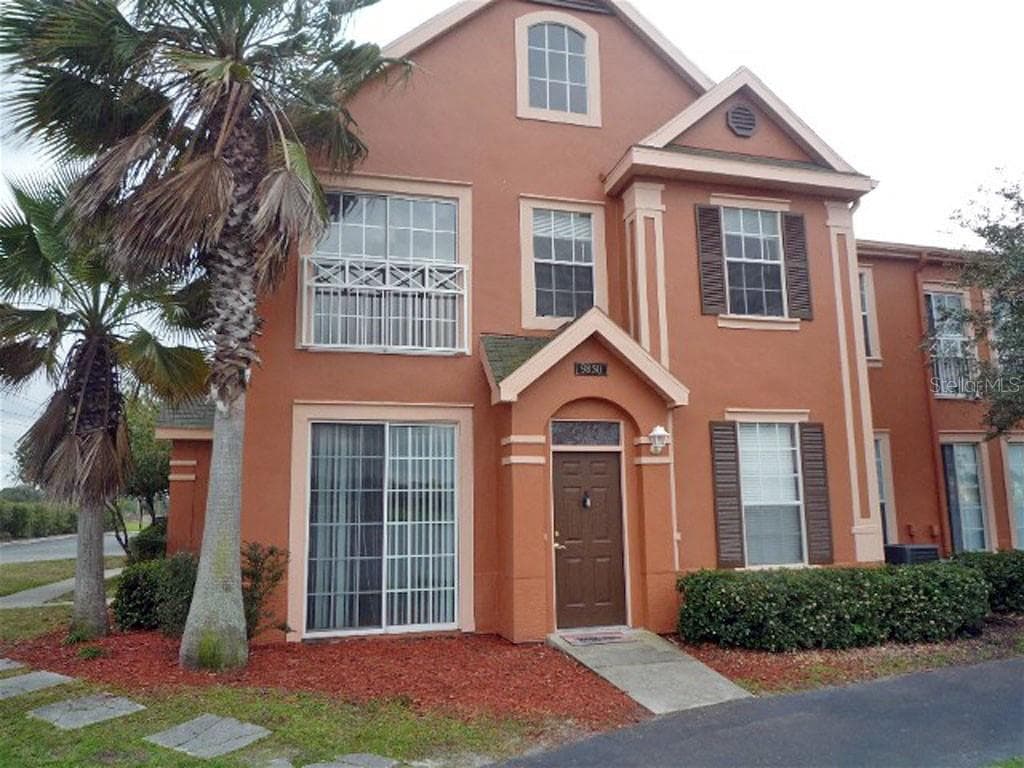 9850 LAKE CHASE ISLAND WAY UNIT 9850 TAMPA, FL 33626