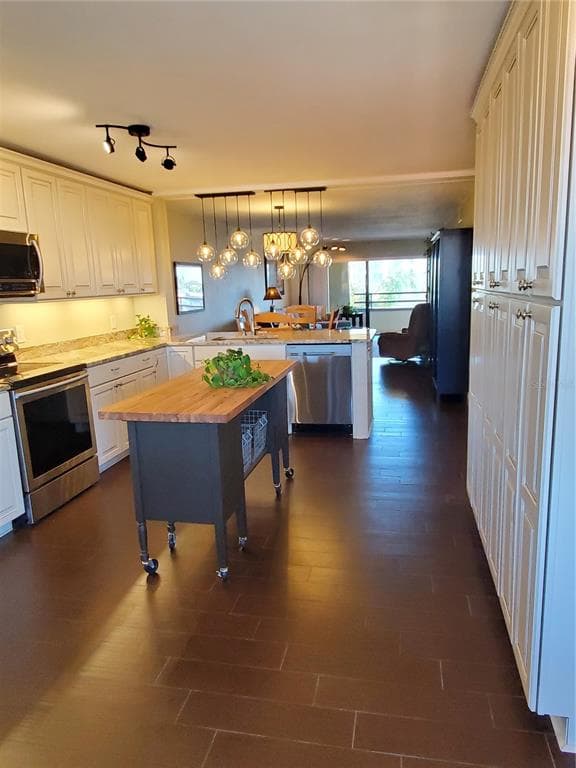 106 1ST STREET E UNIT 315 TIERRA VERDE, FL 33715