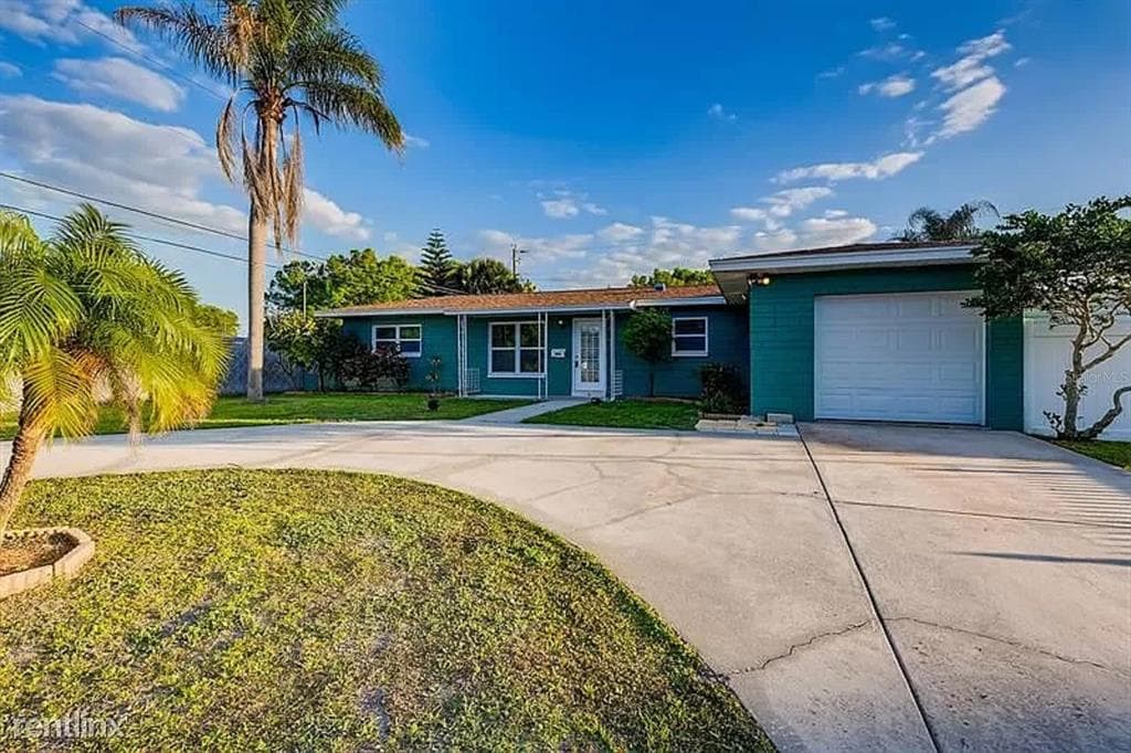 1816 68TH AVENUE N ST PETERSBURG, FL 33702