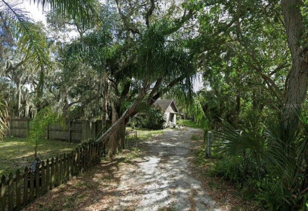 6225 BEACH AVENUE GIBSONTON, FL 33534
