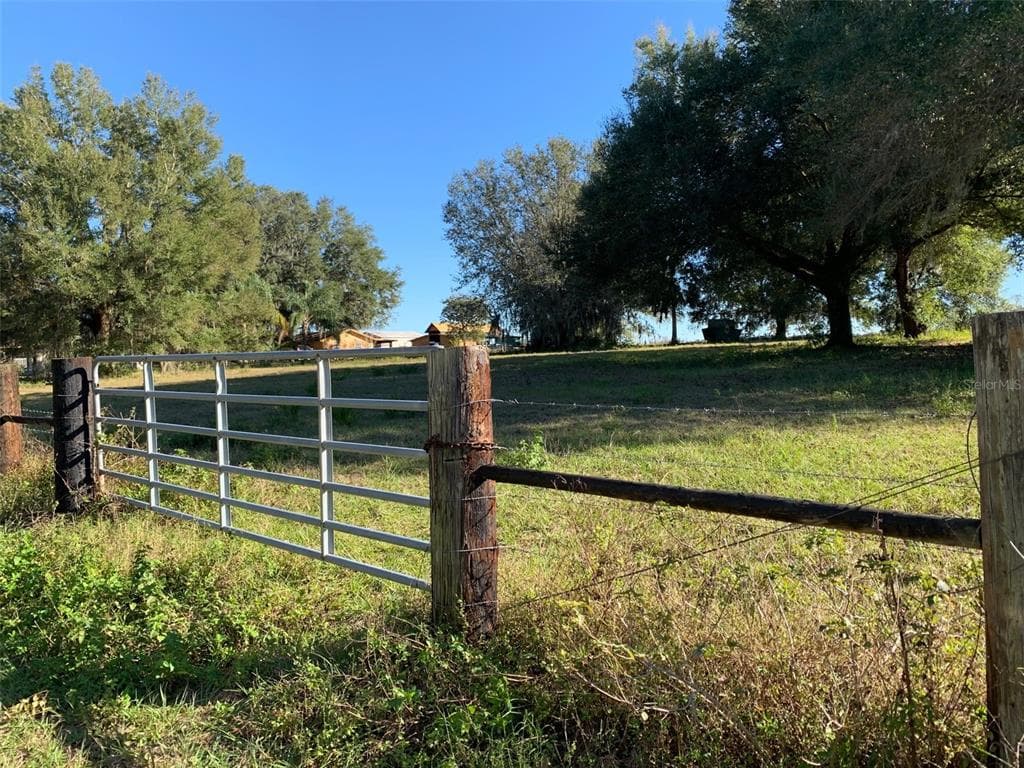 15903 LAKE IOLA ROAD DADE CITY, FL 33523