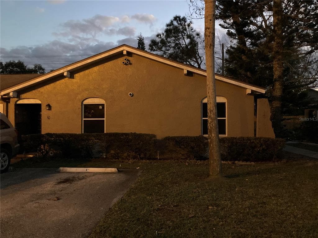 10 E LAS PALMAS WAY KISSIMMEE, FL 34743