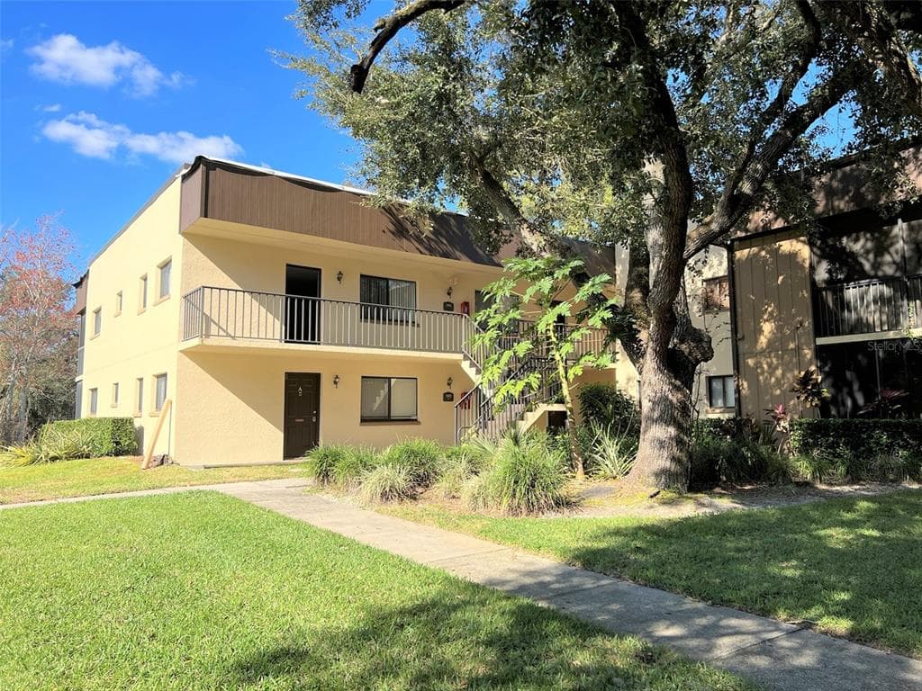 11802 RAINTREE LAKE LANE UNIT B TEMPLE TERRACE, FL 33617