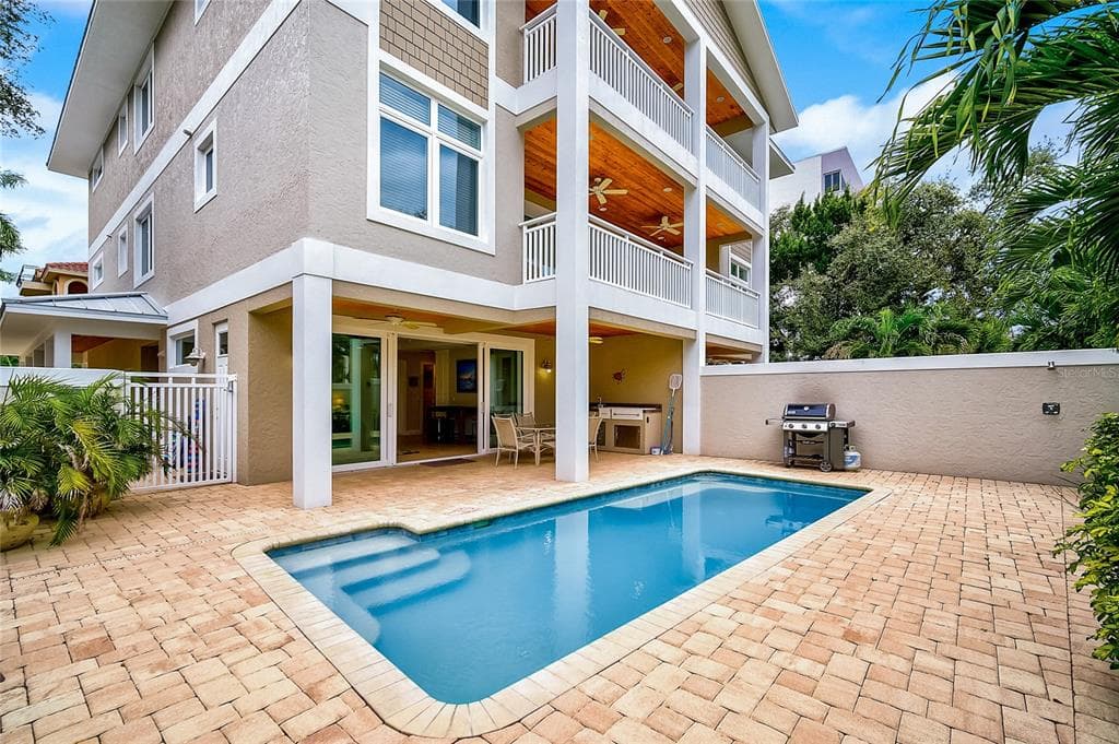 1204 DERBY LANE