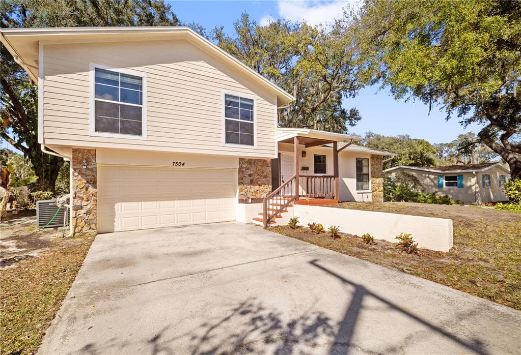 7504 PARK DRIVE TAMPA, FL 33610