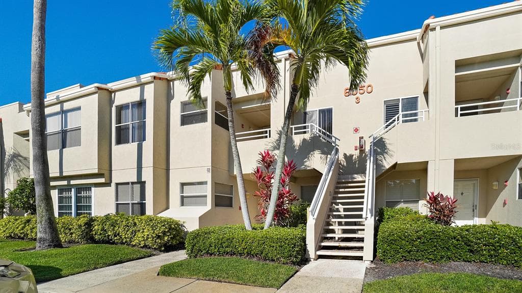 6050 BAHIA DEL MAR CIRCLE UNIT 218 ST PETERSBURG, FL 33715