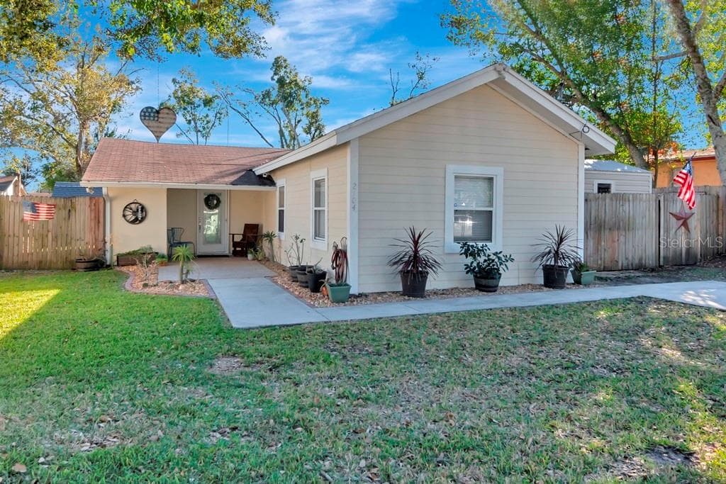 2104 W POWHATAN AVENUE TAMPA, FL 33603
