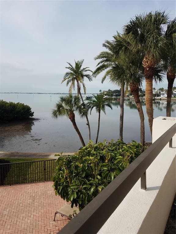 8 BELLEVIEW BOULEVARD UNIT 106 BELLEAIR, FL 33756