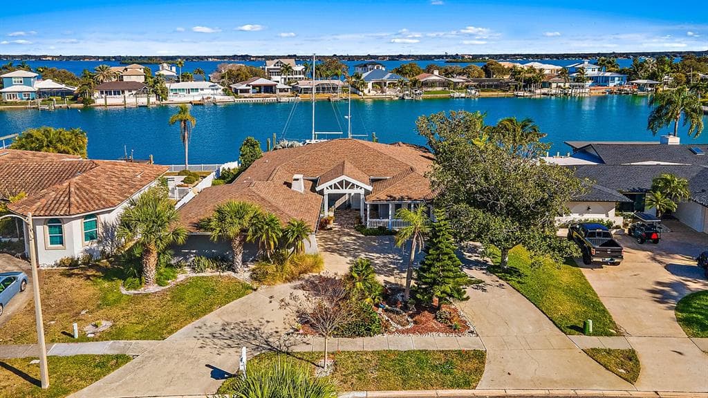 837 ISLAND WAY