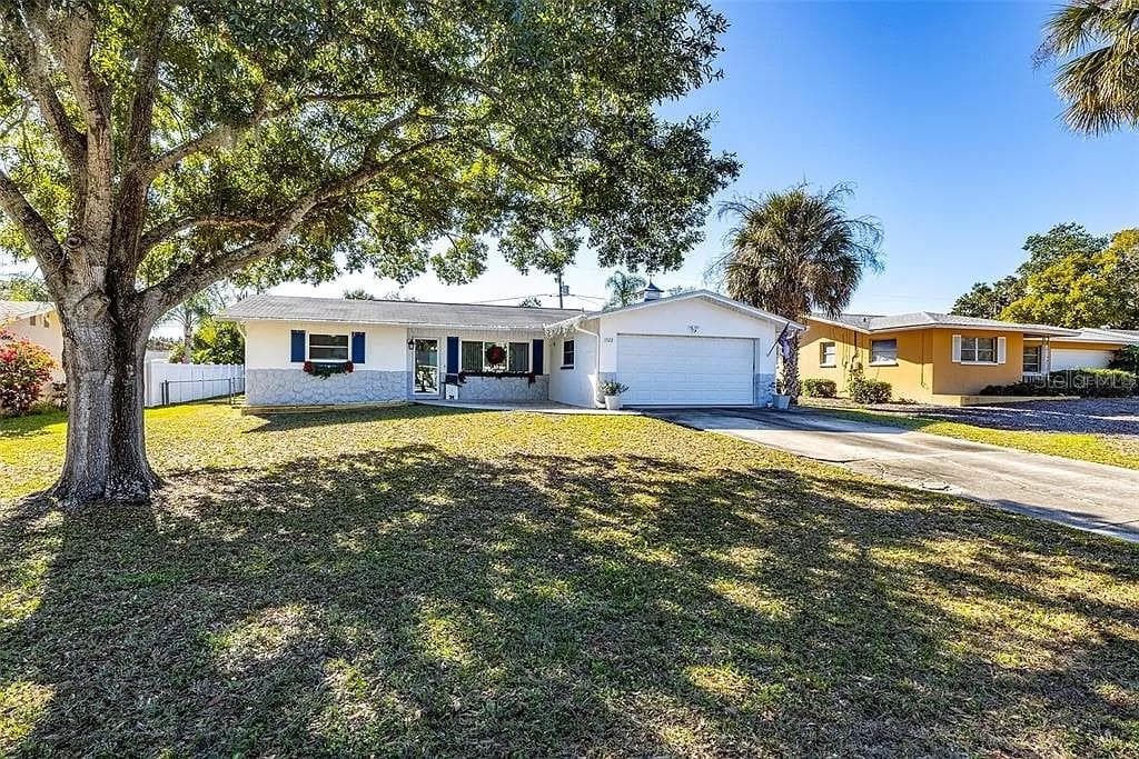 1522 WISCONSIN AVENUE PALM HARBOR, FL 34683