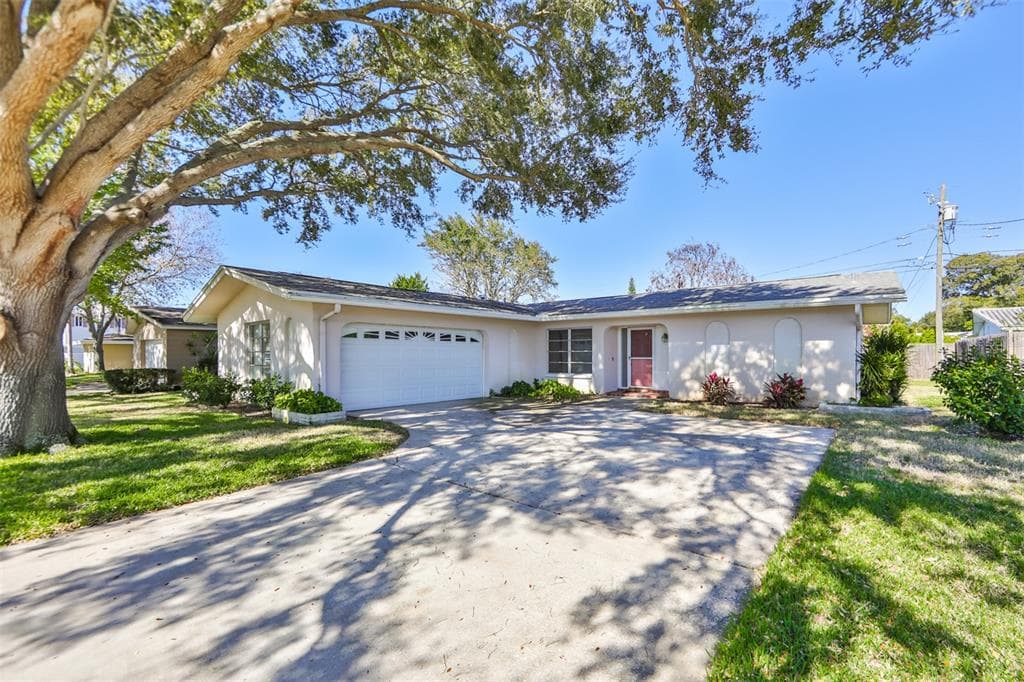 13847 TRINIDAD DRIVE SEMINOLE, FL 33776