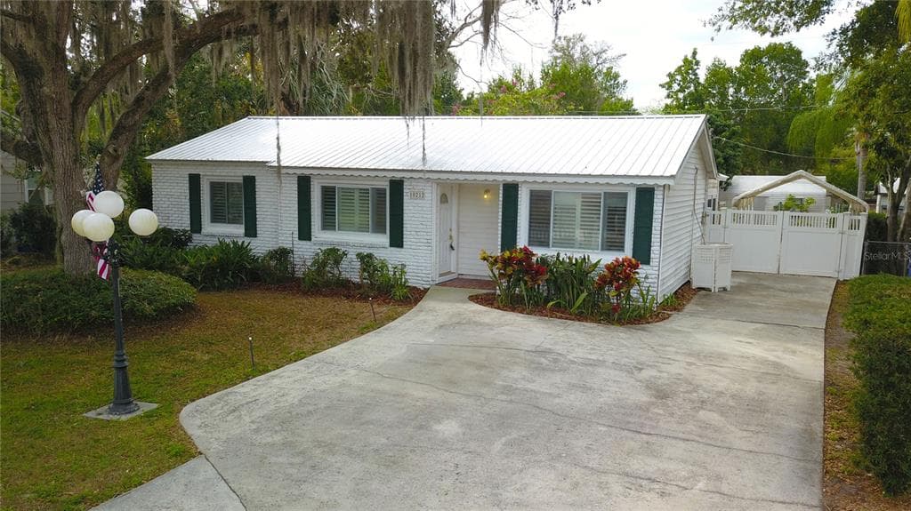 10212 CLIFF CIRCLE TAMPA, FL 33612