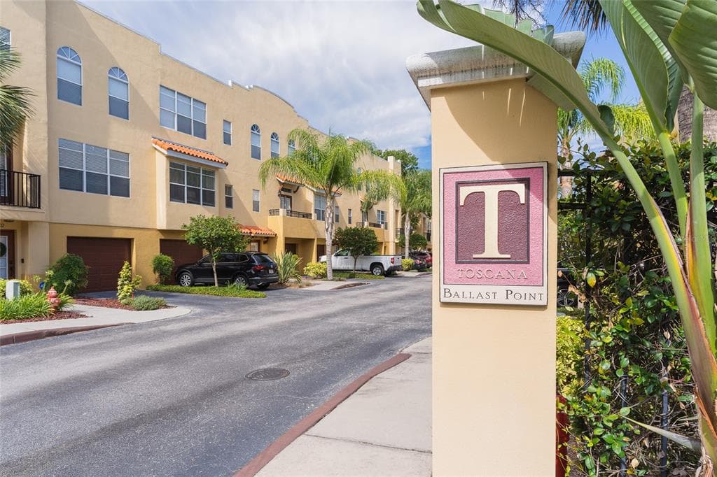 3106 TOSCANA CIRCLE TAMPA, FL 33611