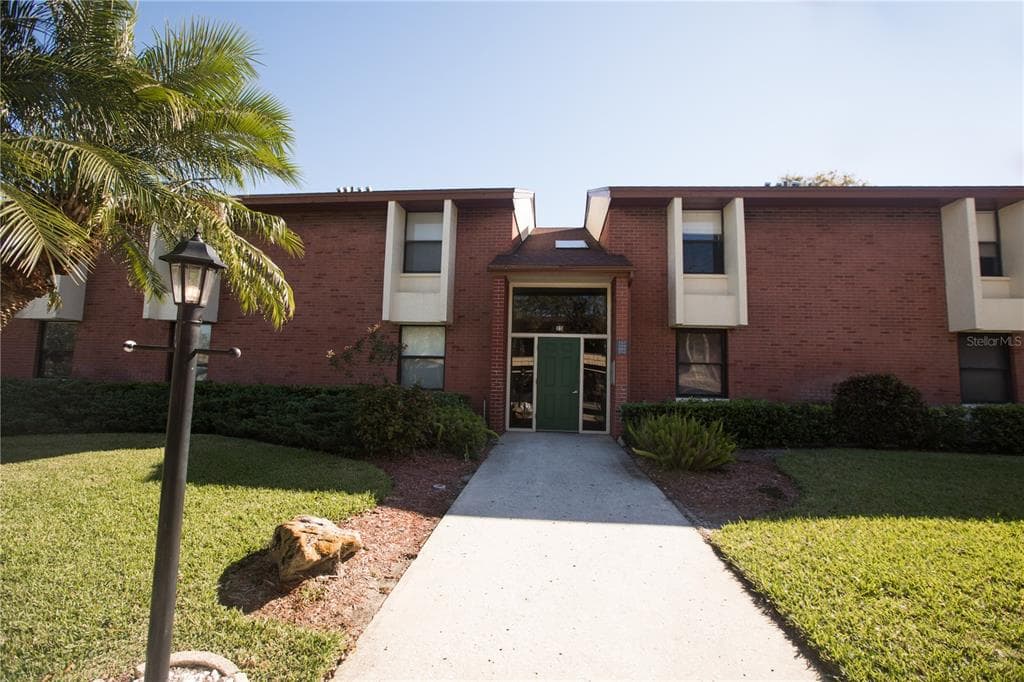 208 CARYL WAY UNIT 8 OLDSMAR, FL 34677
