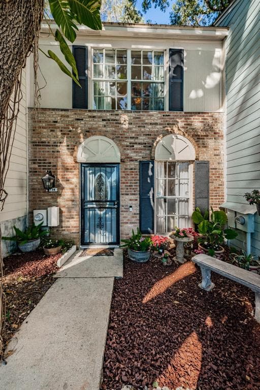 1734 MILL RUN CIRCLE TAMPA, FL 33613