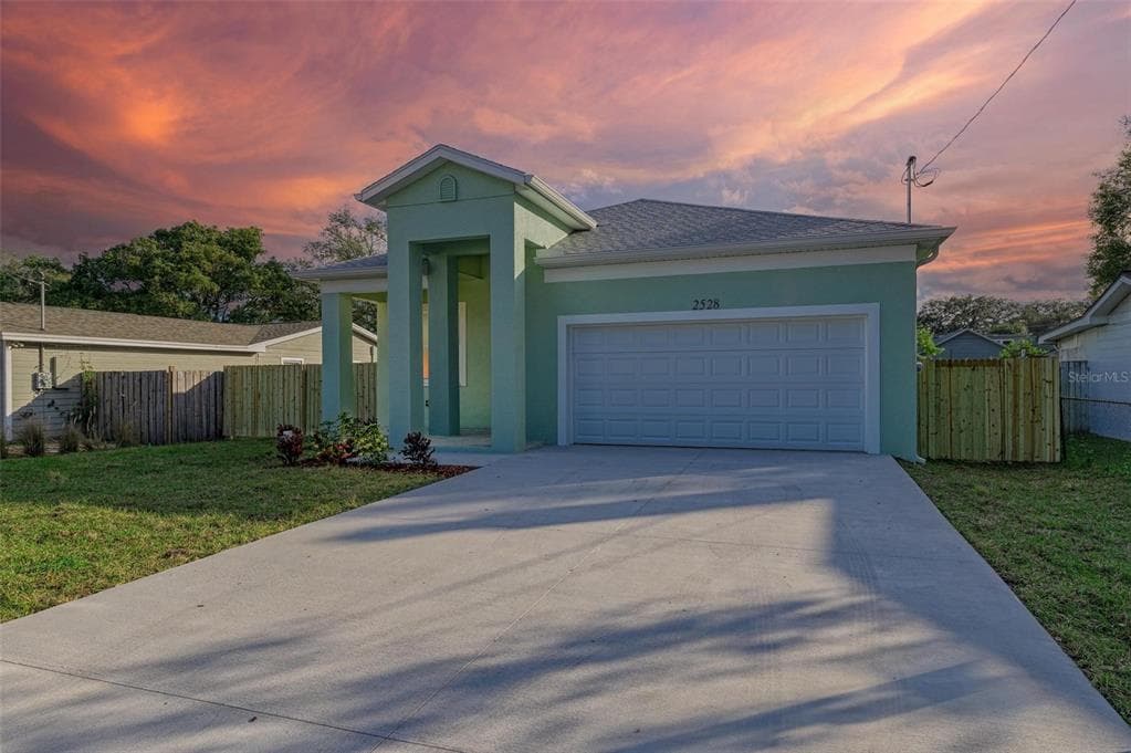 2528 LAKE ELLEN LANE TAMPA, FL 33618