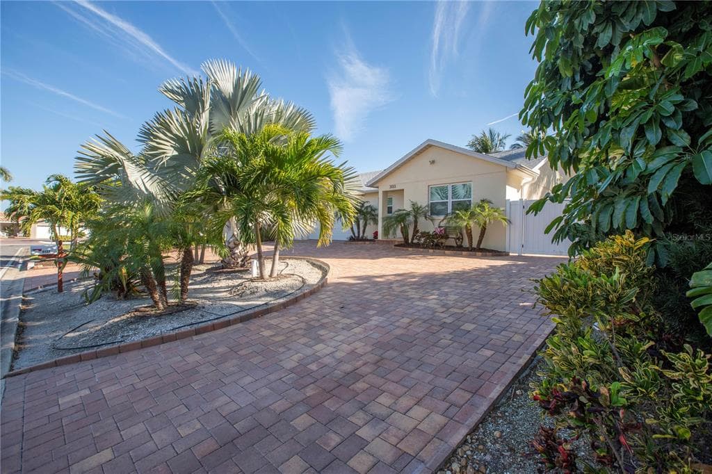 3133 W VINA DEL MAR BOULEVARD ST PETE BEACH, FL 33706