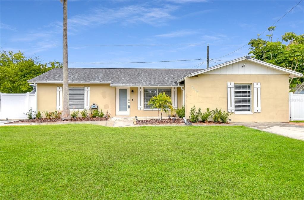 6020 FRANCIS DRIVE APOLLO BEACH, FL 33572