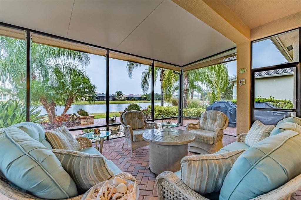 16145 CAPE CORAL DRIVE WIMAUMA, FL 33598