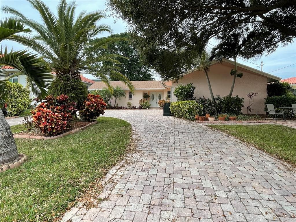 2800 HIBISCUS DRIVE W BELLEAIR BEACH, FL 33786