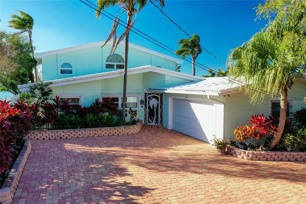 556 CRYSTAL DRIVE