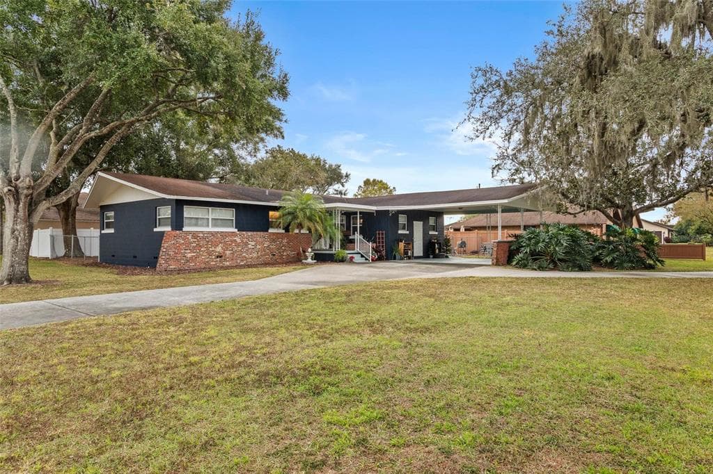 2037 PENINSULAR DRIVE HAINES CITY, FL 33844