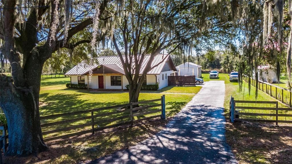 6227 BARTON ROAD PLANT CITY, FL 33565