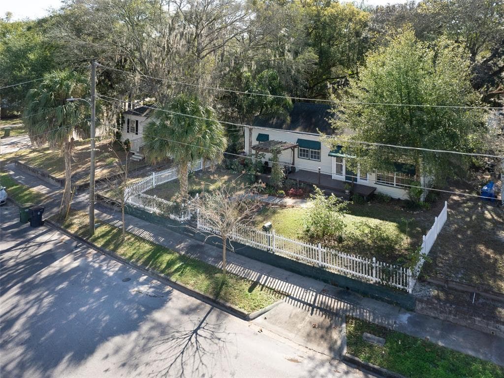 1211 E PARK CIRCLE TAMPA, FL 33604
