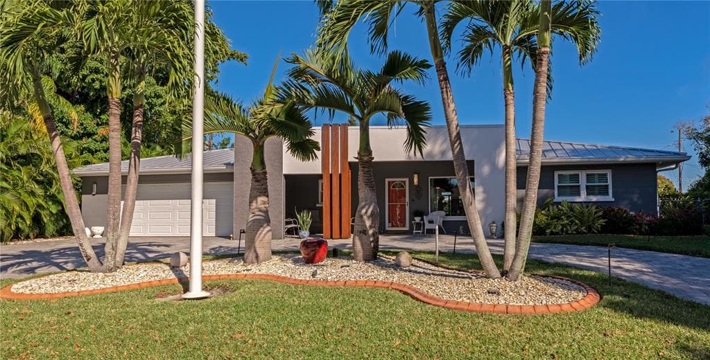 2639 BOUGAINVILLEA STREET SARASOTA, FL 34239
