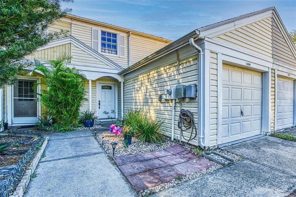 6259 OAK CLUSTER CIRCLE TAMPA, FL 33634