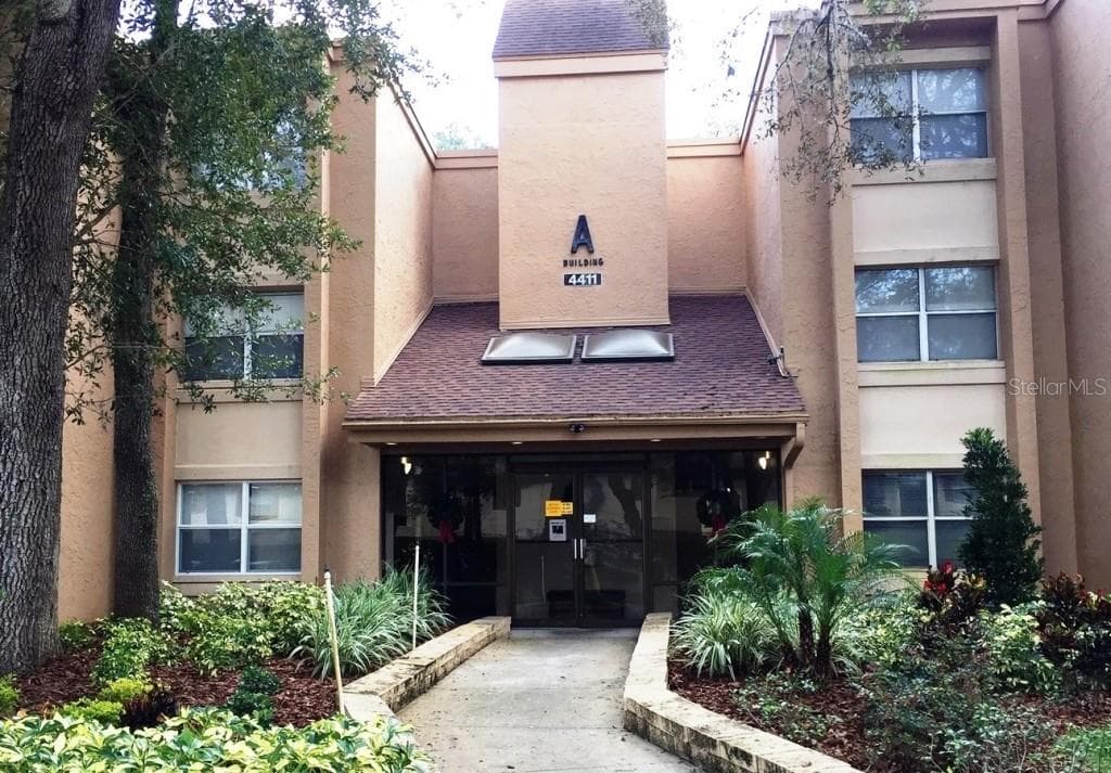4411 SHADY TERRACE LANE UNIT 201 TAMPA, FL 33613