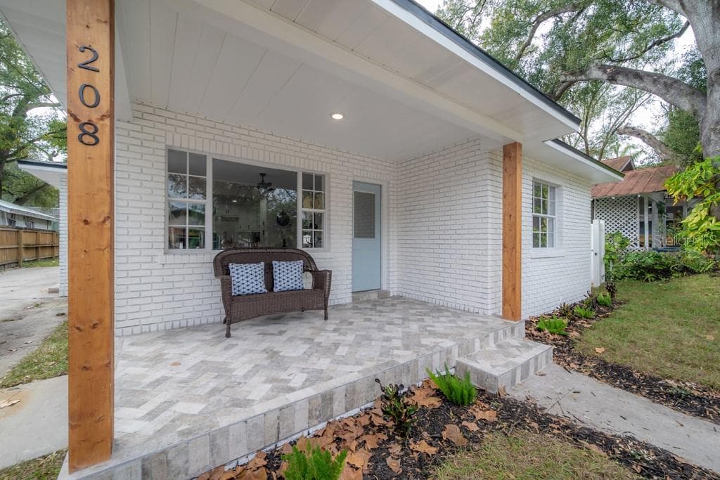 208 W HILDA STREET TAMPA, FL 33603
