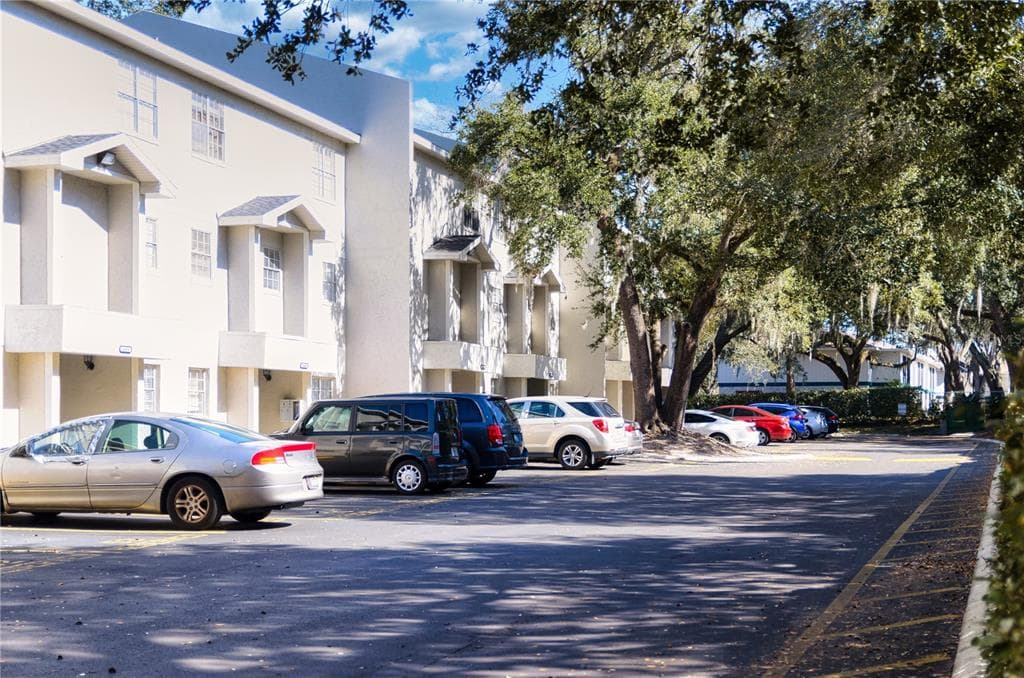 14446 REUTER STRASSE CIRCLE UNIT 3 TAMPA, FL 33613