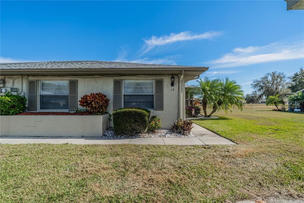 1905 CANTERBURY LANE UNIT E-19 SUN CITY CENTER, FL 33573
