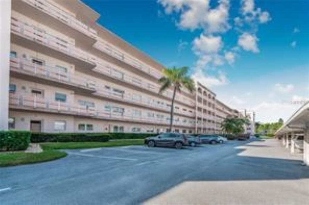 5623 80 STREET N UNIT 403 ST PETERSBURG, FL 33709