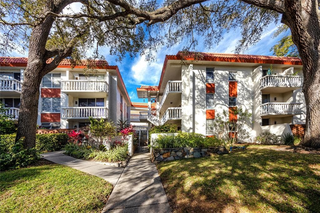 1001 PEARCE DRIVE UNIT 306 CLEARWATER, FL 33764