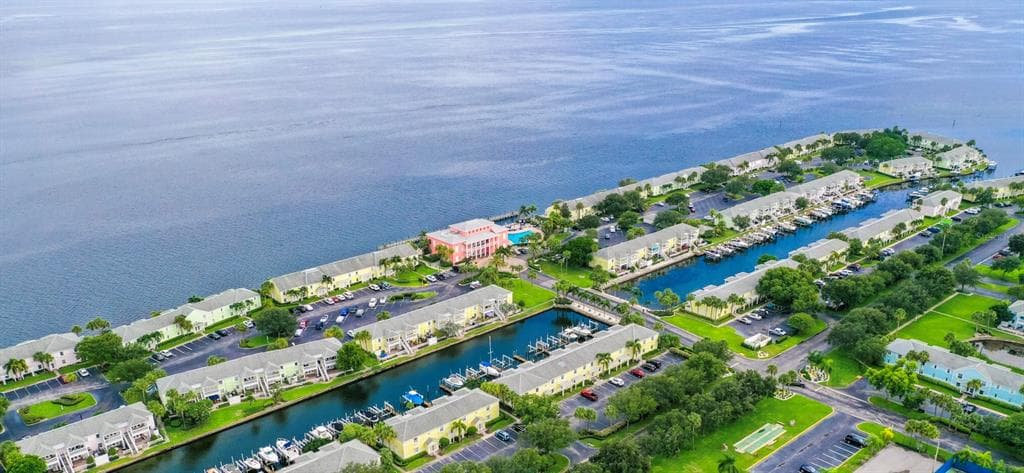 4985 COQUINA KEY DRIVE SE UNIT A ST PETERSBURG, FL 33705