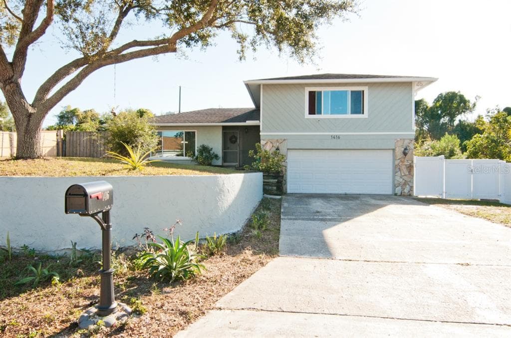 1416 LONESOME PINE LANE TARPON SPRINGS, FL 34689