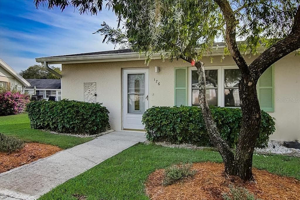 2202 CLUBHOUSE DRIVE UNIT 176 SUN CITY CENTER, FL 33573