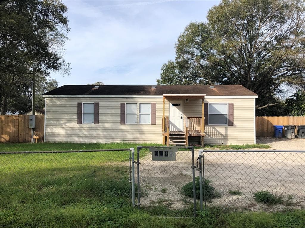 9905 MASSACHUSETTS STREET GIBSONTON, FL 33534