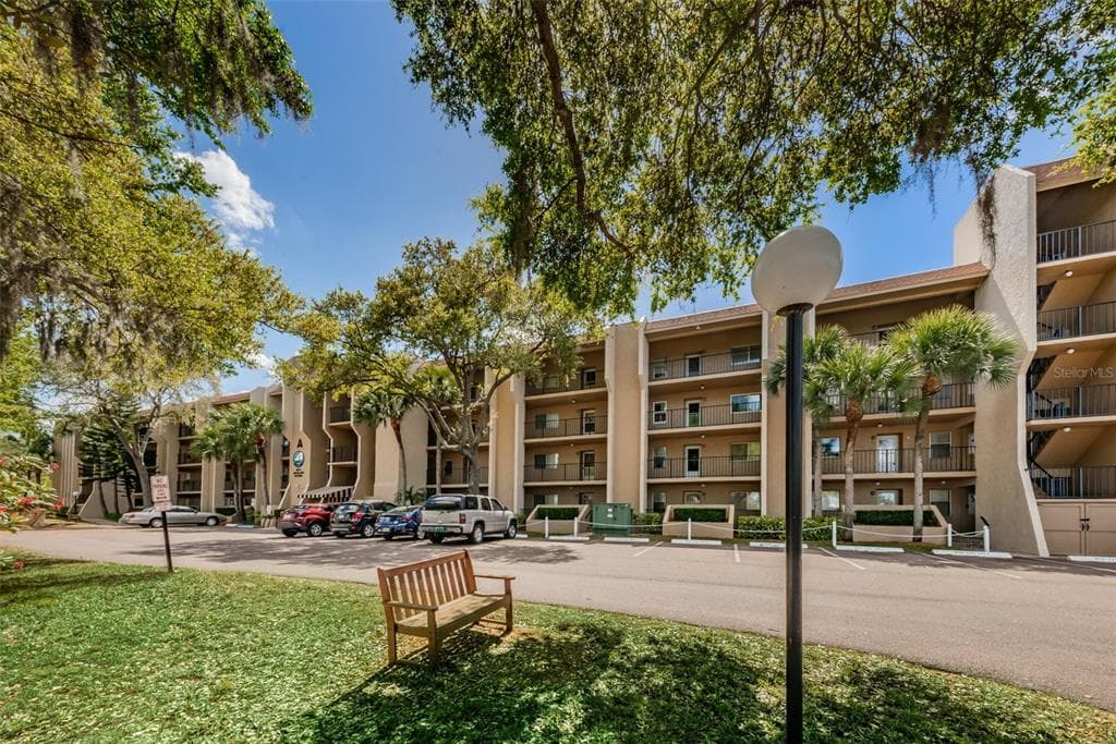 90 S HIGHLAND AVENUE UNIT 209 TARPON SPRINGS, FL 34689