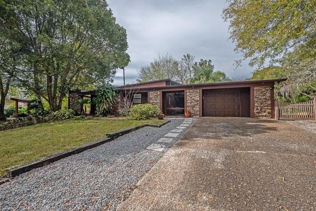 234 S RIVERHILLS DRIVE TEMPLE TERRACE, FL 33617