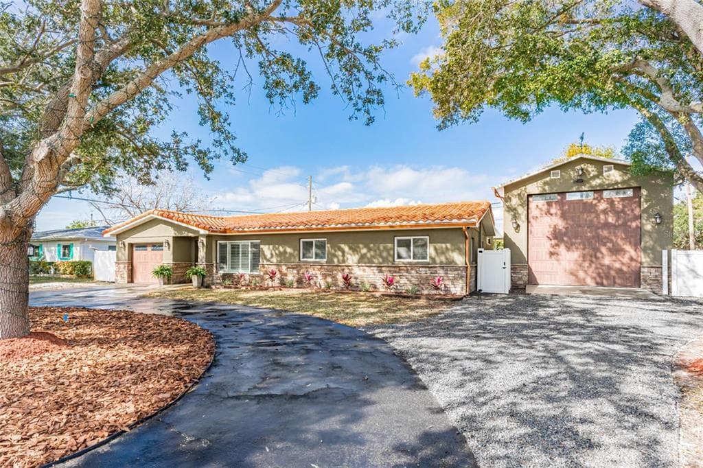 3595 FLORAL DRIVE LARGO, FL 33771