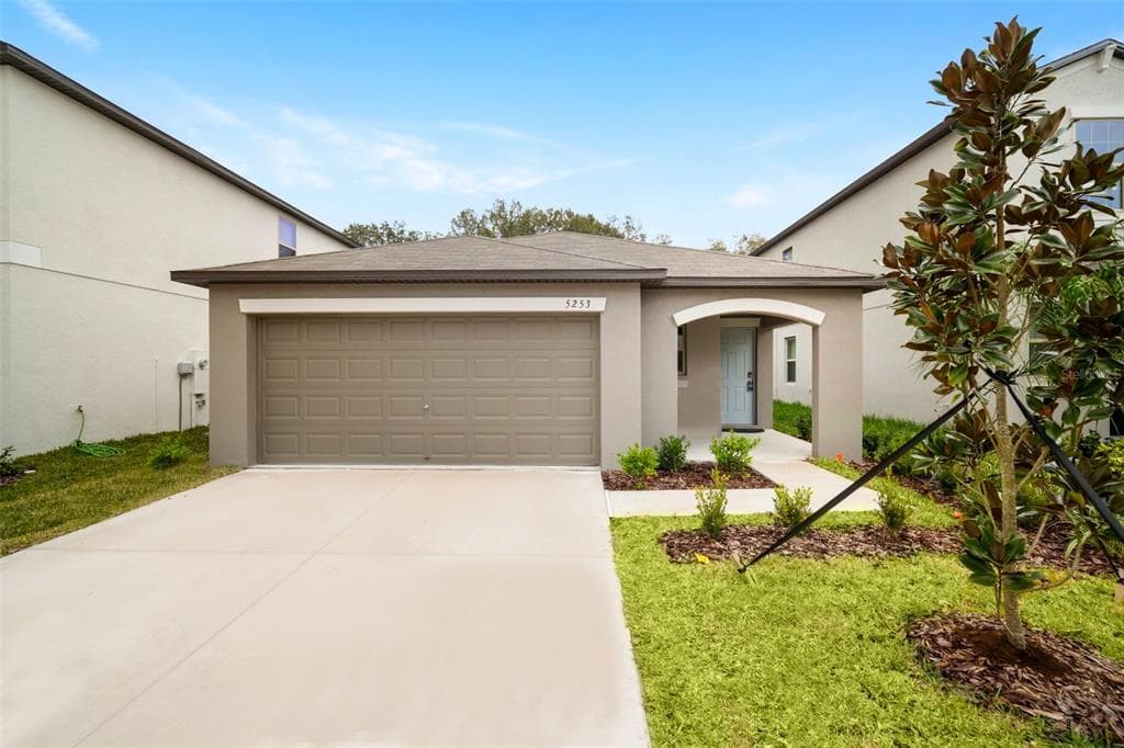 5253 WHITE CHICORY DRIVE APOLLO BEACH, FL 33572