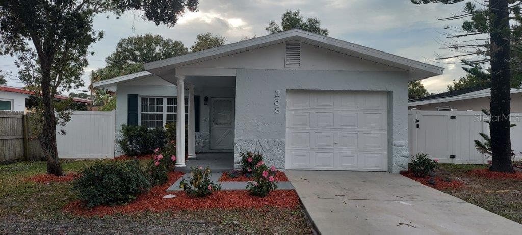 238 SW LINCOLN CIRCLE N ST PETERSBURG, FL 33703